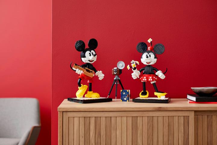 Actual product image LEGO Mickey Mouse and Minnie Mouse (43179, LEGO Disney, LEGO Rare Sets)