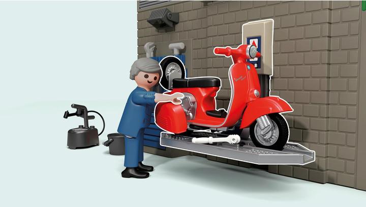 Actual product image Playmobil 60s Vespa workshop (71620, Playmobil City Life)