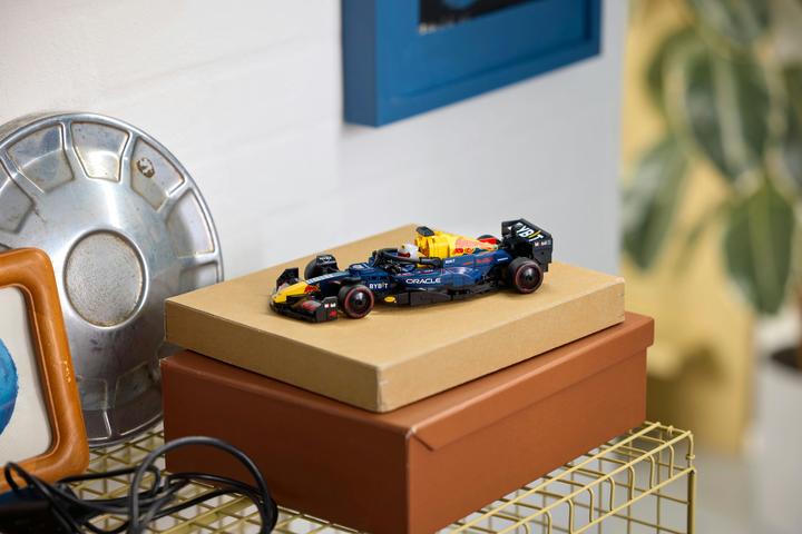 Productafbeelding LEGO Oracle Red Bull Racing RB20 F1 Rennauto (77243, LEGO Snelheidskampioenen)