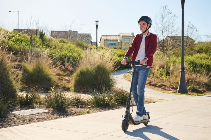 Immagine prodotto Segway-Ninebot E2 E (20 km/h, 25 km, 250 W)
