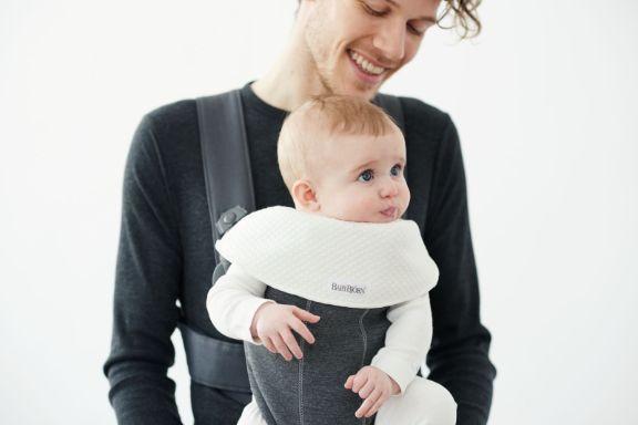 Image du produit BabyBjörn Bavoir pour porte-bébé Mini, pack de 2 blanc