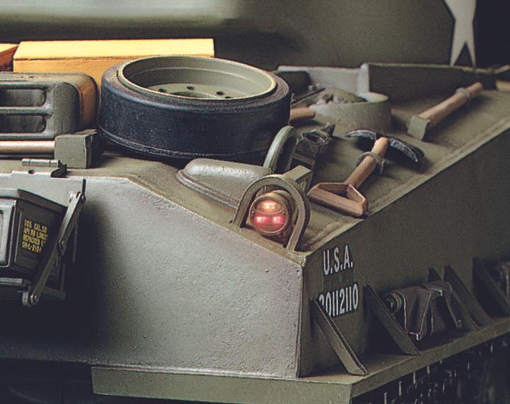 Produktbild Tamiya M4 Sherman 105mm How. (Kit)