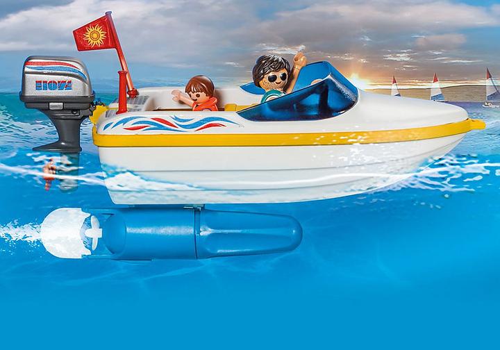 Actual product image Playmobil Pick-Up with Speedboat (70534, Playmobil Family Fun)
