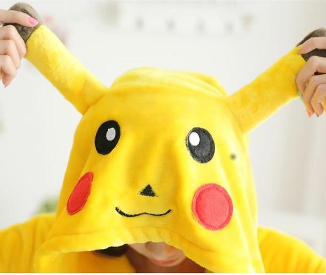 Produktbild MU Classic Onesie Pyjama Pikachu (L)