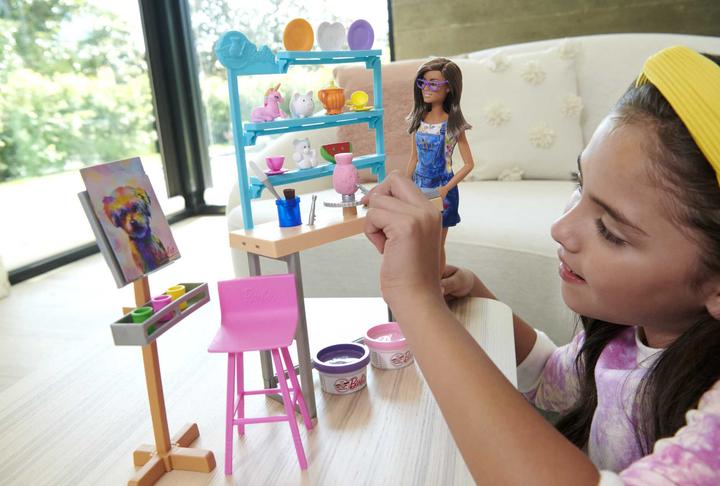 Immagine prodotto Barbie Rilassati e crea con il playset dello studio d'arte e la bambola