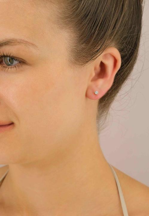 Actual product image Muau Stud earrings 6-handle setting (White gold 750)