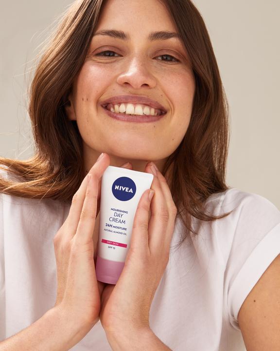 Actual product image NIVEA Reichhaltige Tagescreme LSF 15 DUO (100 ml, Day cream, SPF 15)