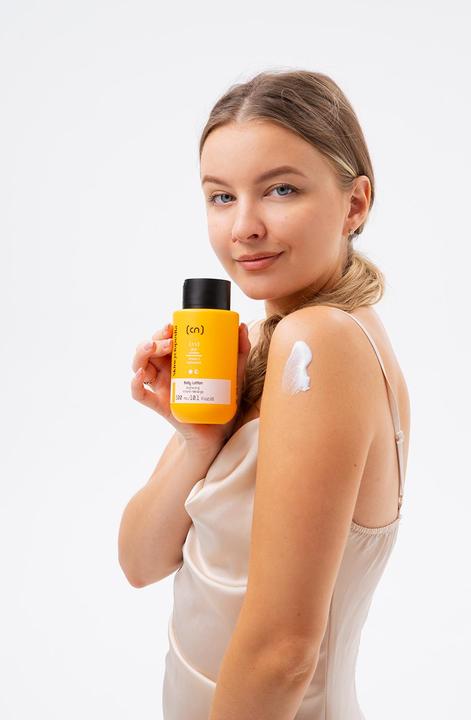 Actual product image Skincyclopedia 5% Vitamin C Body Lotion with Niacinamide, Vitamin E, Shea Butter and Almond Oil 300ml (Body lotion, 300 ml)