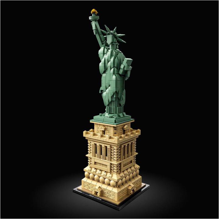 Actual product image LEGO Statue of Liberty (21042, LEGO Architecture)
