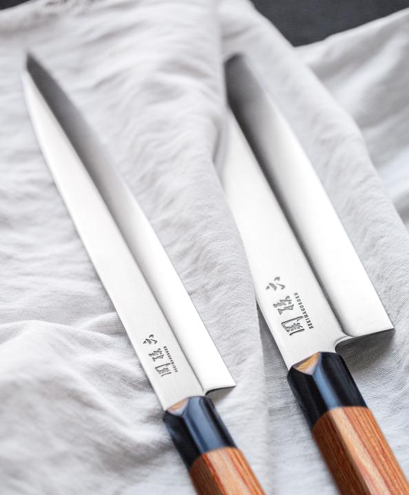 Actual product image Kai Seki Magoroku Red Wood Santoku (17 cm)
