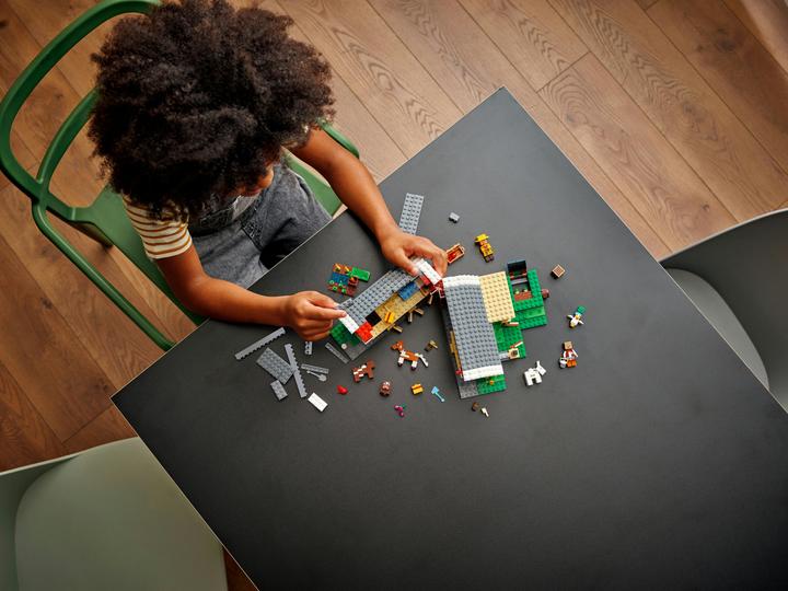 Actual product image LEGO The red barn (21187, LEGO Minecraft)