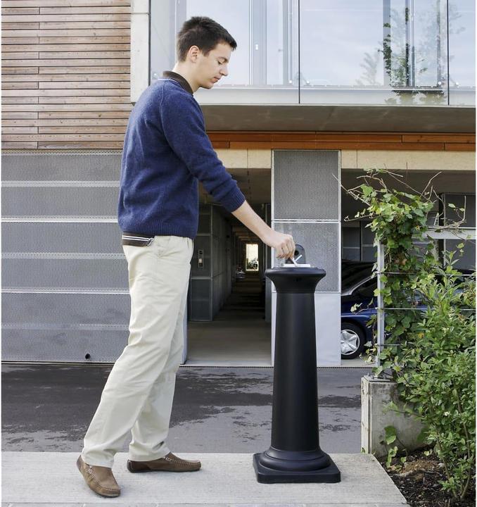 Actual product image Rubbermaid Groundskeeper Tuscan