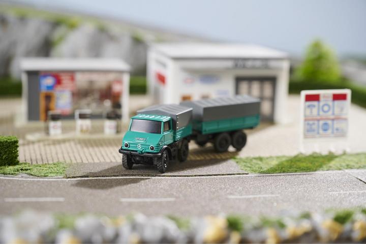 Image du produit Carson 1:87 MB Unimog forestier avec remorque 2.4G 100%RTR (RTR Prêt à fonctionner)