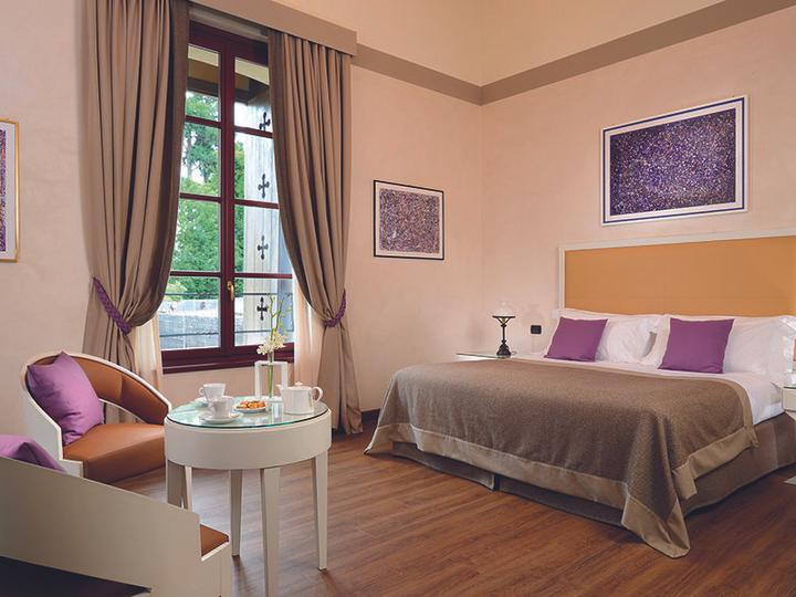 Image du produit Smartbox Séjour romantique de 3 nuits avec vin pétillant en hôtel 5* près du Lac Majeur (2 pers.)