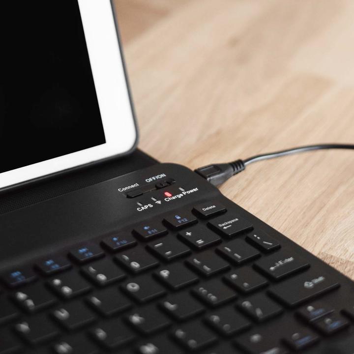 Actual product image Accezz QWERTY Bluetooth Keyboard Bookcase iPad (2018)/(2017)/Air(2)