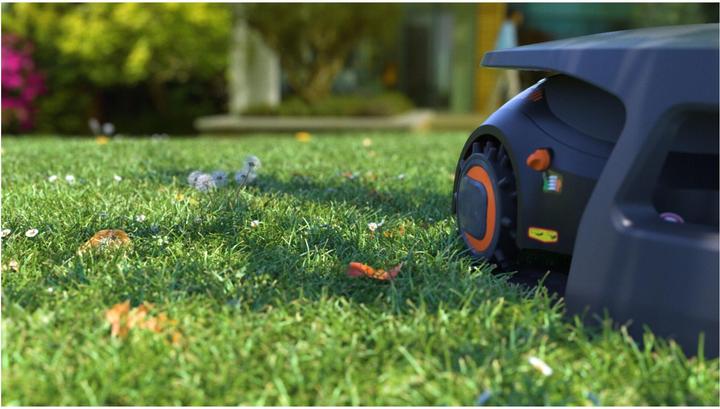 Productafbeelding Black & Decker Black + Decker 12V / 4,3Ah robotmaaier voor gazons tot 700m² - BCRMW123-QW (700 m²)