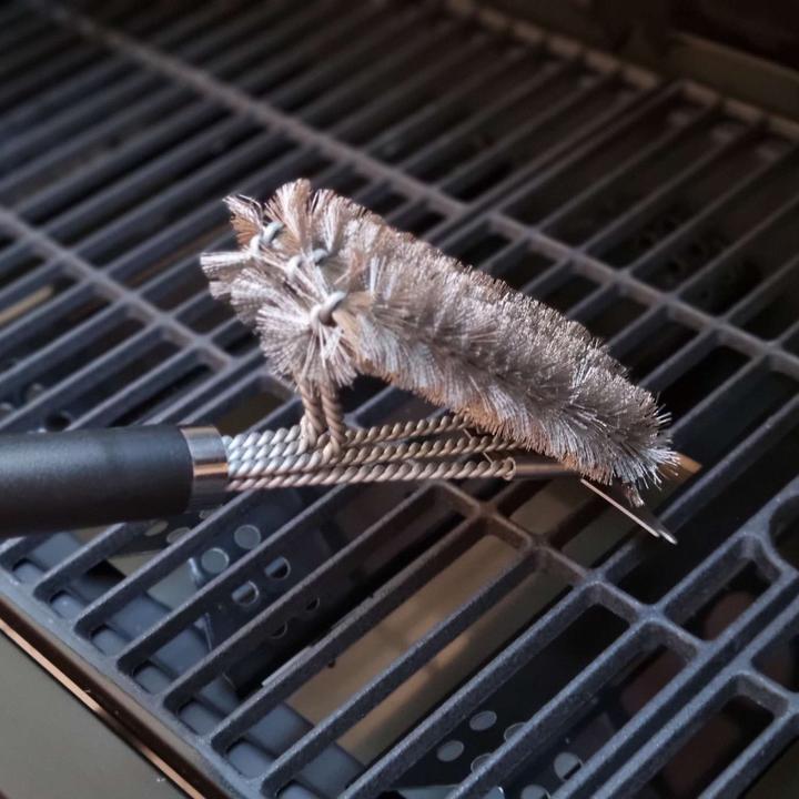 Image du produit Intirilife Brosse de nettoyage pour barbecue avec grattoir (43.50 cm)
