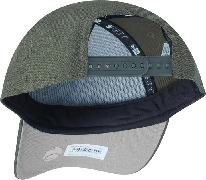 Actual product image New Era 9Forty Snapback Trucker Cap - New York Yankees olive