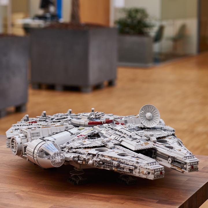 Image du produit LEGO Millennium Falcon (75192, LEGO Star Wars, LEGO difficiles à trouver)
