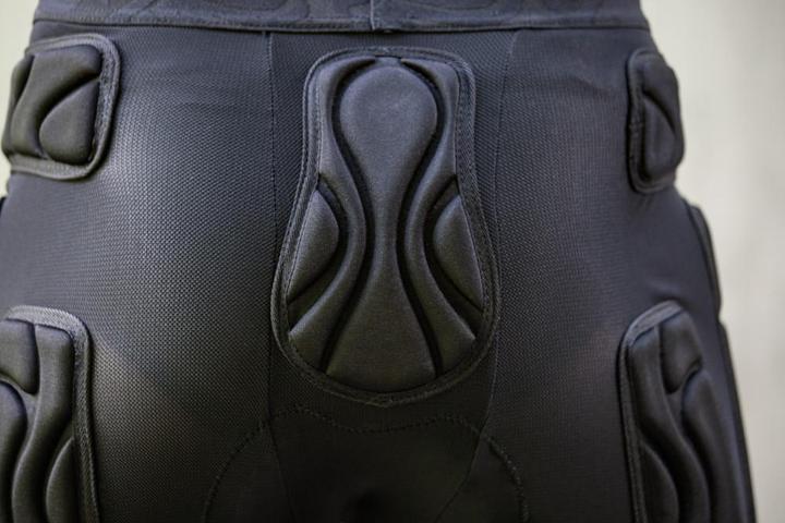 Immagine prodotto Bluegrass Bicycle Wolverine (L, Pantaloncini protettivi, Esemplare unico)