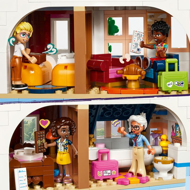 Actual product image LEGO 42638 Burg with holiday accommodation (42638, LEGO Friends)