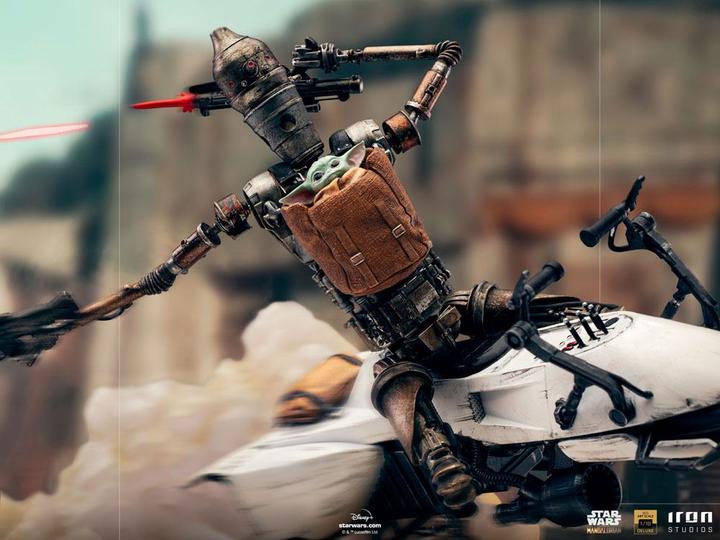 Actual product image Iron Studios Star Wars The Mandalorian statuette 1/10 Deluxe Art Scale IG-11 & The Child 20 cm
