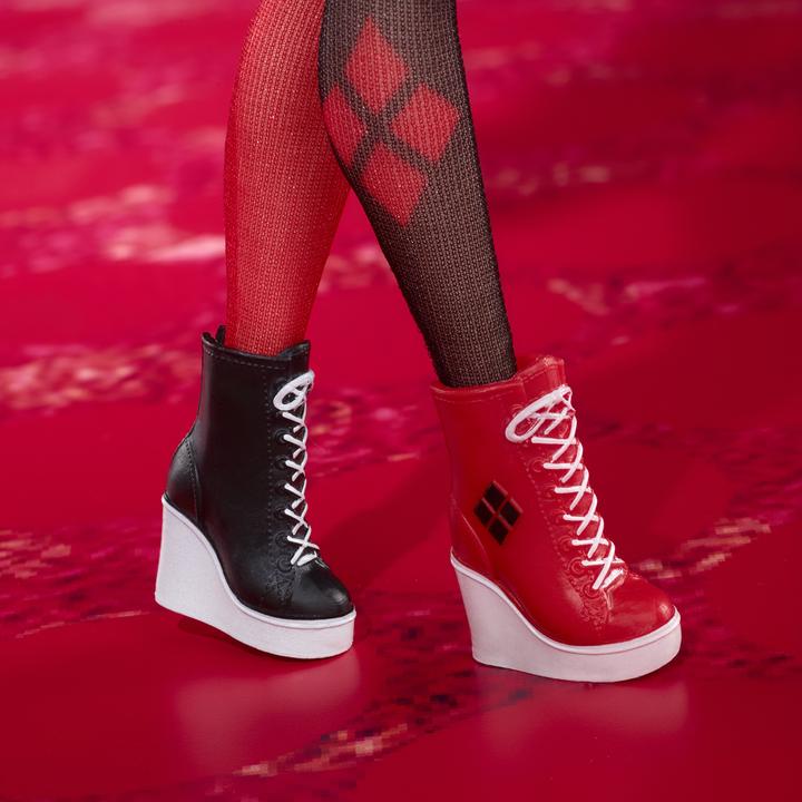 Productafbeelding Barbie Signature Harley Quinn Sammlerpuppe mit beweglichem Körper, ikonischem Outfit und Schlägel