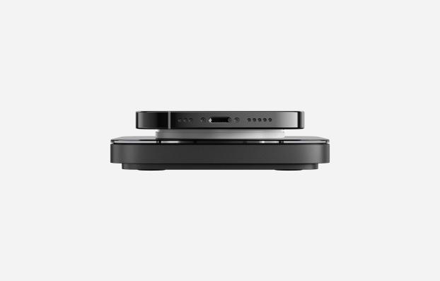 Actual product image Nomad Base One - with MagSafe Carbide (15 W)