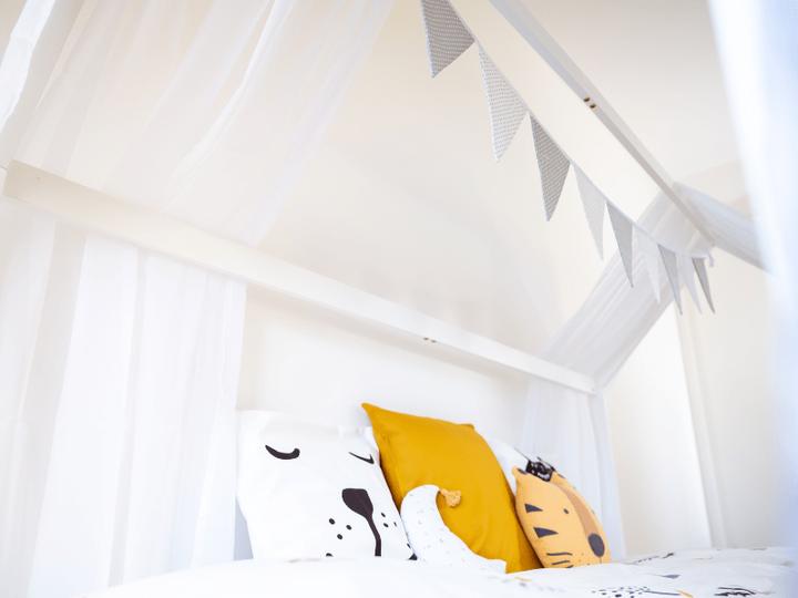 Immagine prodotto Müggi Set di decorazioni per il letto della casa grigio/bianco con luci fatate rosa/bianco