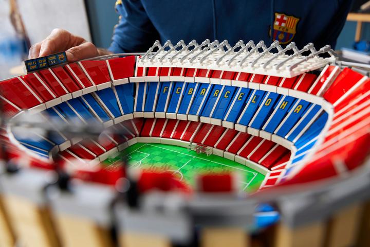 Actual product image LEGO ICONS CAMP NOU - FC BARCELONA 10284 (10284, LEGO Creator Expert, LEGO Rare Sets)