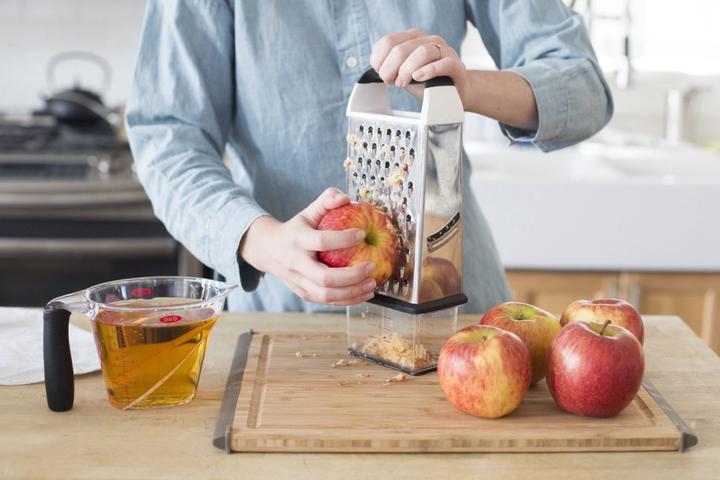 Produktbild OXO 4-seitige Reibe mit Auffangbehälter