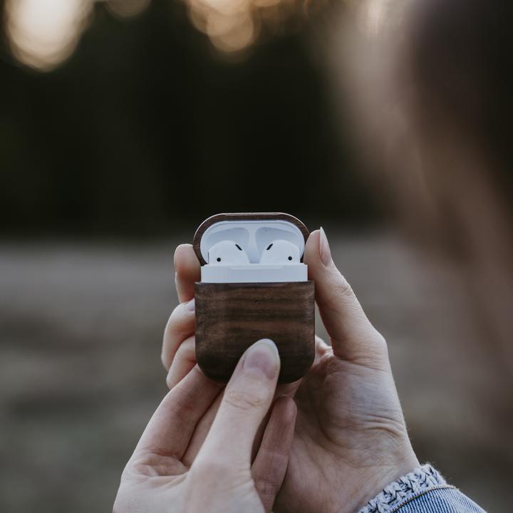 Actual product image Oakywood AirPods Case - wooden case for AirPods - color Walnut / AirPods 1/2 - (Headphone bag)