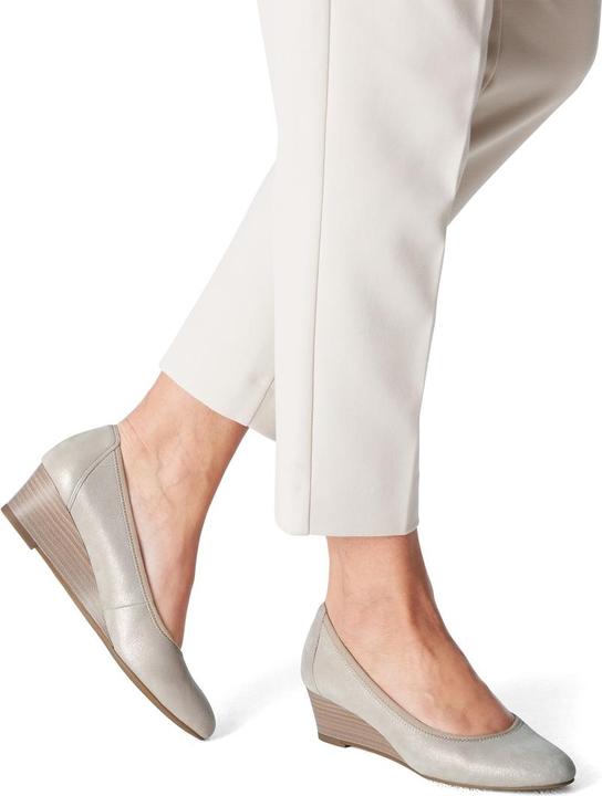 Actual product image Tamaris Wedge pumps (37)