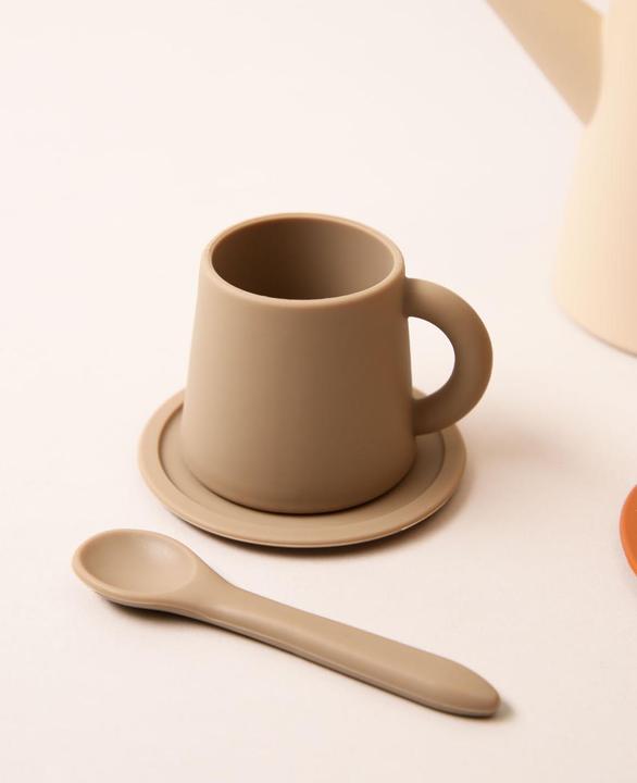 Actual product image Esmée Children's tea set made of silicone in sienna/beige, with cups, kettle and sugar bowl