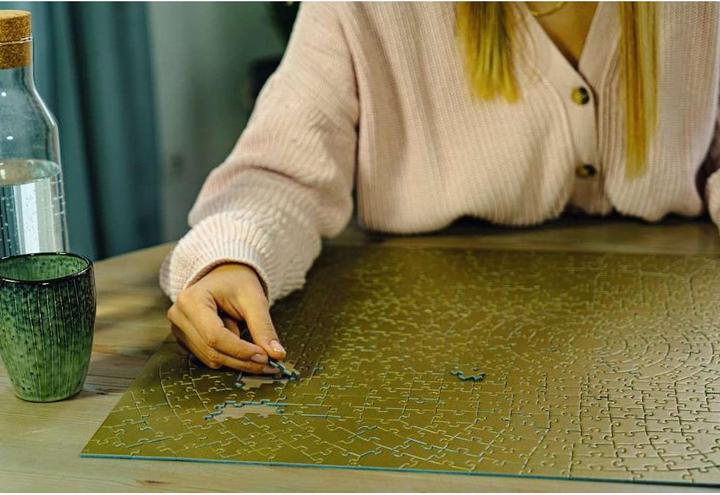 Actual product image Ravensburger crypt gold (631 pieces)