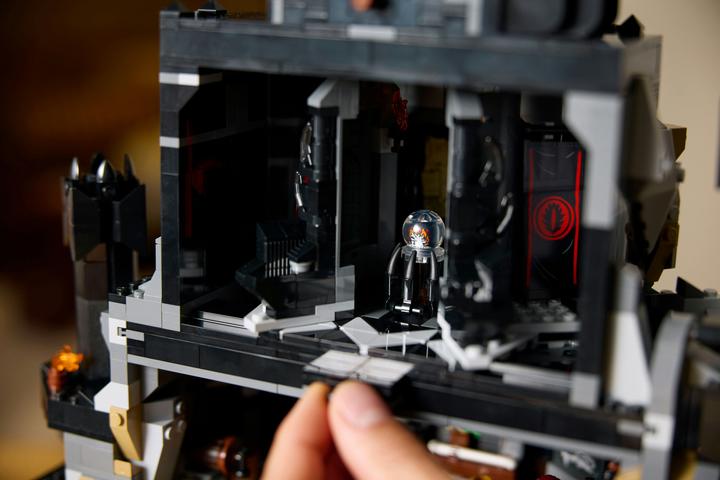 Actual product image LEGO The Lord of the Rings: Barad-dûr (10333, LEGO Icons, LEGO Rare Sets)