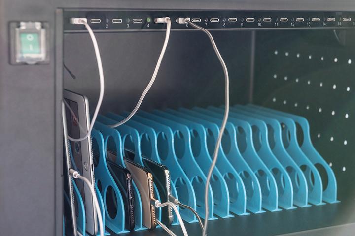 Image du produit Digitus Armoire de recharge mobile, 14", USB-C, électr. PIN, 16 stations de charge, ventilateur, 384 x 550