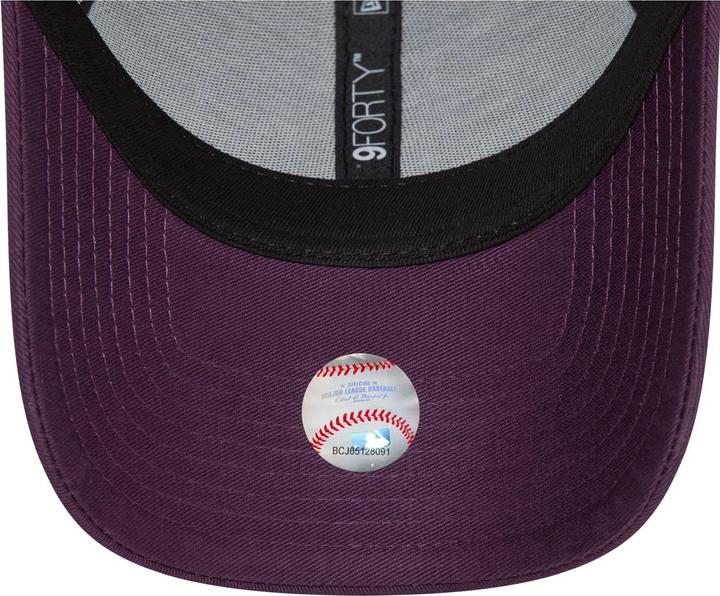 Actual product image New Era 9Forty Ladies Cap - Metallic New York Yankees Damson
