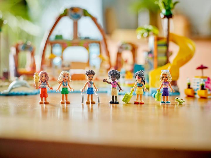 Actual product image LEGO Familienurlaub im Strandresort (42673, LEGO Friends)