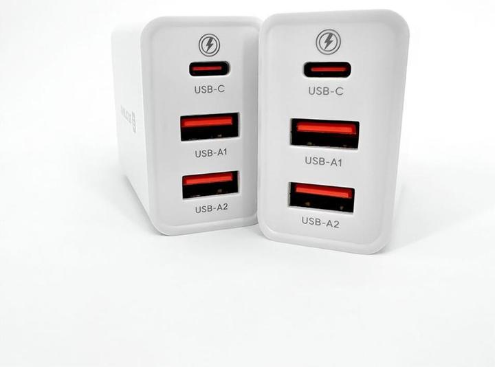 Image du produit Evelatus Travel Charger EU Wall 3 Ports 32W USB-C / USB-A2 ETC06 (32 W)