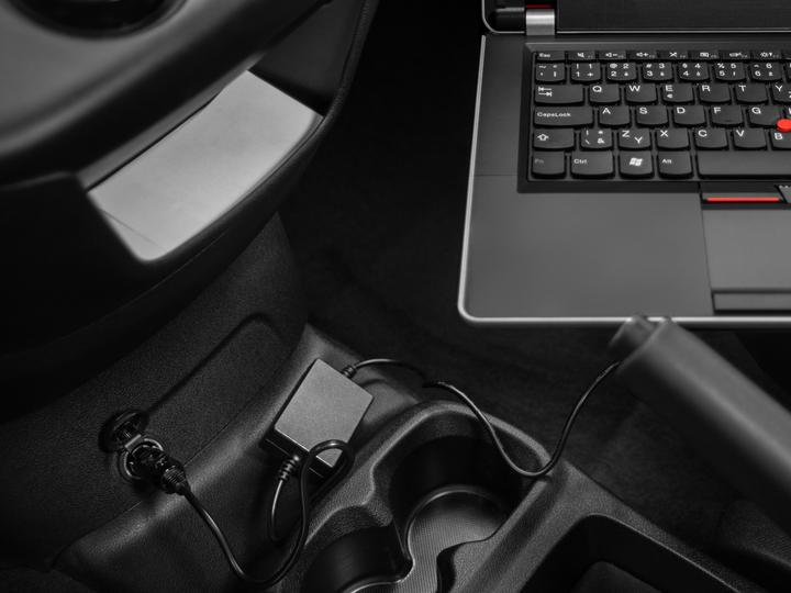 Actual product image Avacom QuickTIP-CAR - univerzàlnÃ autoadaptÃr pro notebooky + 13 konektorÅ¯ (65 W)