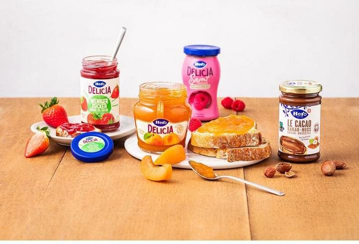 Produktbild Hero Delicia Erdbeer-Rhabarber Konfitüre 320 g (520 g)