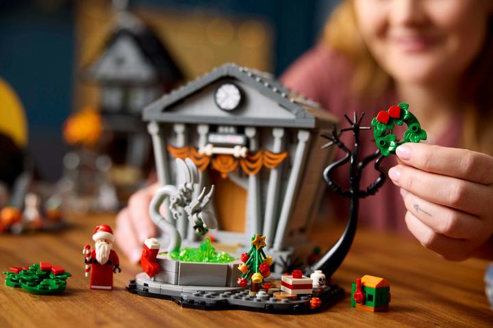 Image du produit LEGO Nightmare Before Christmas (21351, LEGO Ideas, LEGO difficiles à trouver)