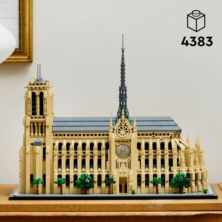 Actual product image LEGO Notre-Dame de Paris (21061, LEGO Architecture)