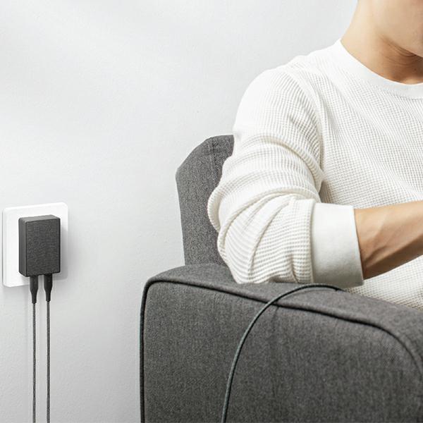 Actual product image Uniq Votre Slim Duo 1x USB-A 1x USB-C 3A Charger (UNIQ359BLK) (20 W)