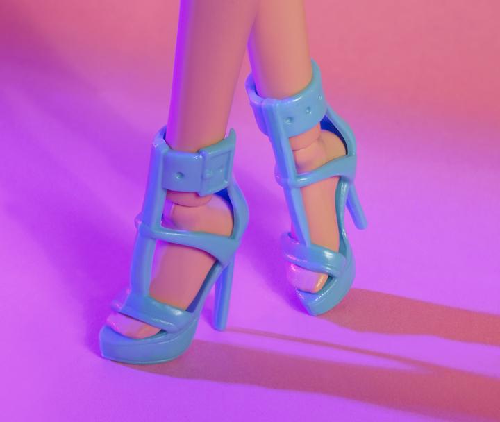 Image du produit Barbie Signature Looks 23 - Blonde, Robe bleue