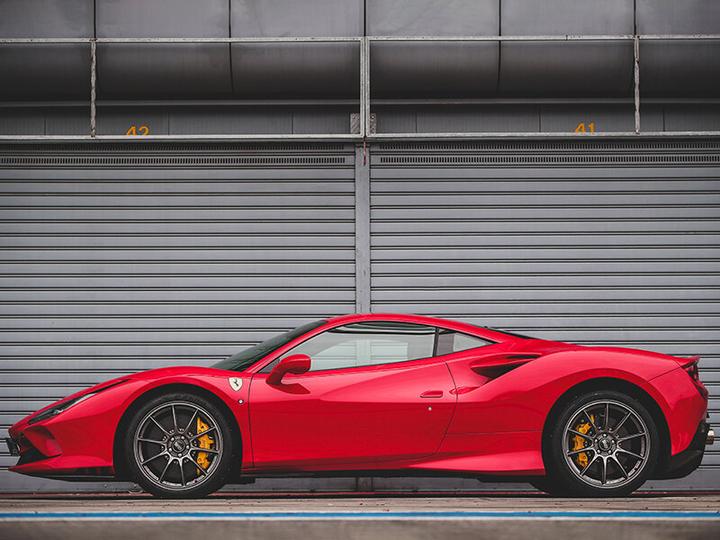 Produktbild Smartbox Fahrertraining: 1 Runde in einem Ferrari 488 GTB auf dem Red Bull Ring in Österreich (1 Pers.)