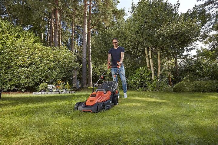 Image du produit Black & Decker Tondeuse à gazon Blac BEMW471BHQS 1600W largeur de coupe 38cm, bac de ramassage 45L (Fonctionnement sur secteur)