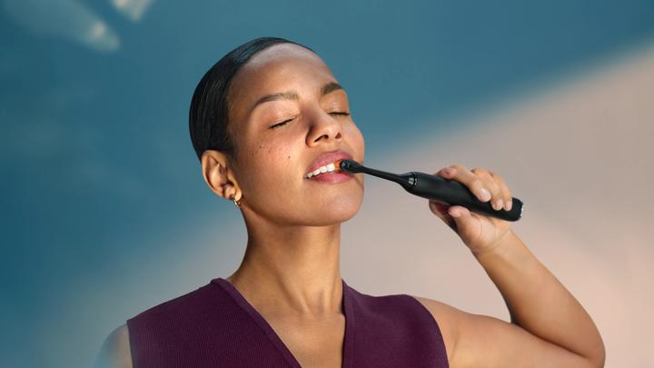 Actual product image Philips Sonicare DiamondClean Smart 9400 HX9917/89 Sonic electric toothbrush with app (Sonic toothbrush)