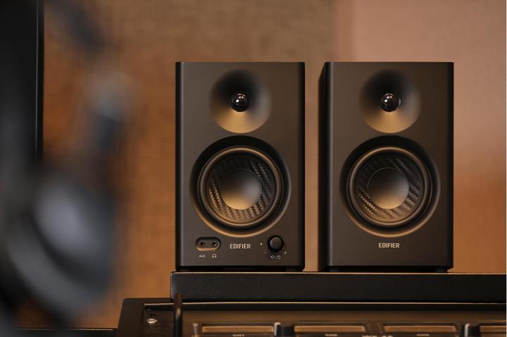 Actual product image Edifier MR4